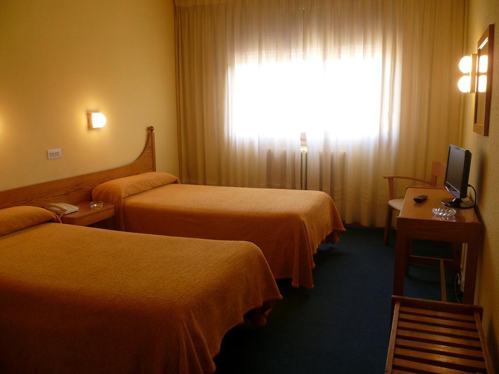 Hotel Pradas Jaca Extérieur photo