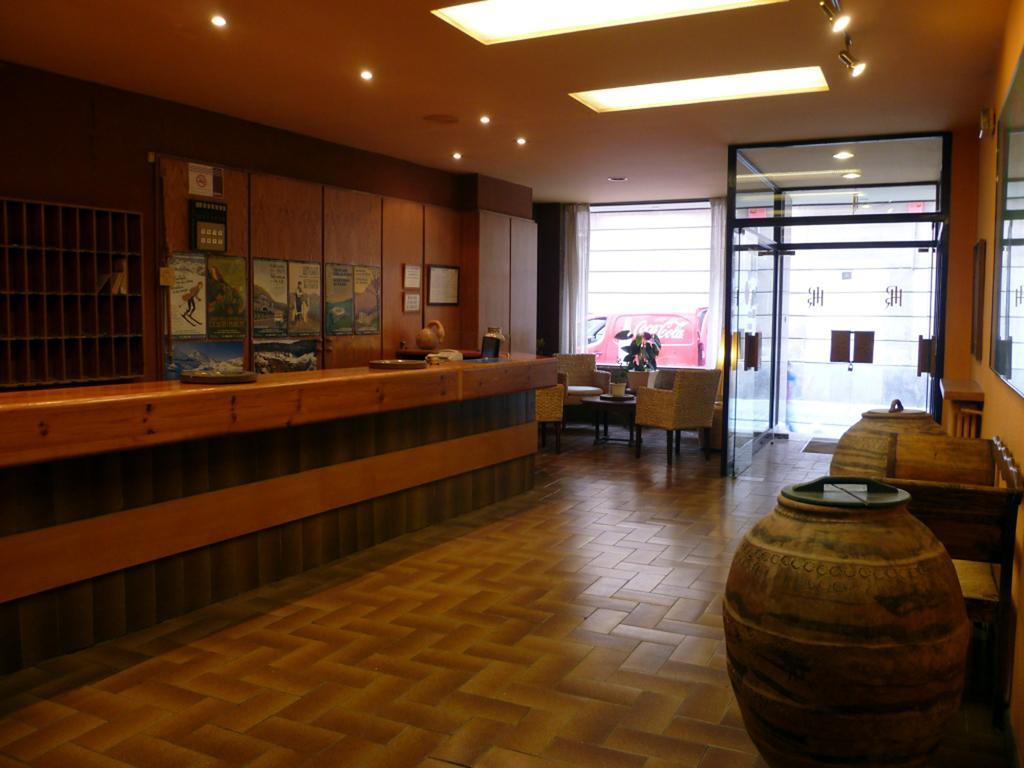 Hotel Pradas Jaca Extérieur photo