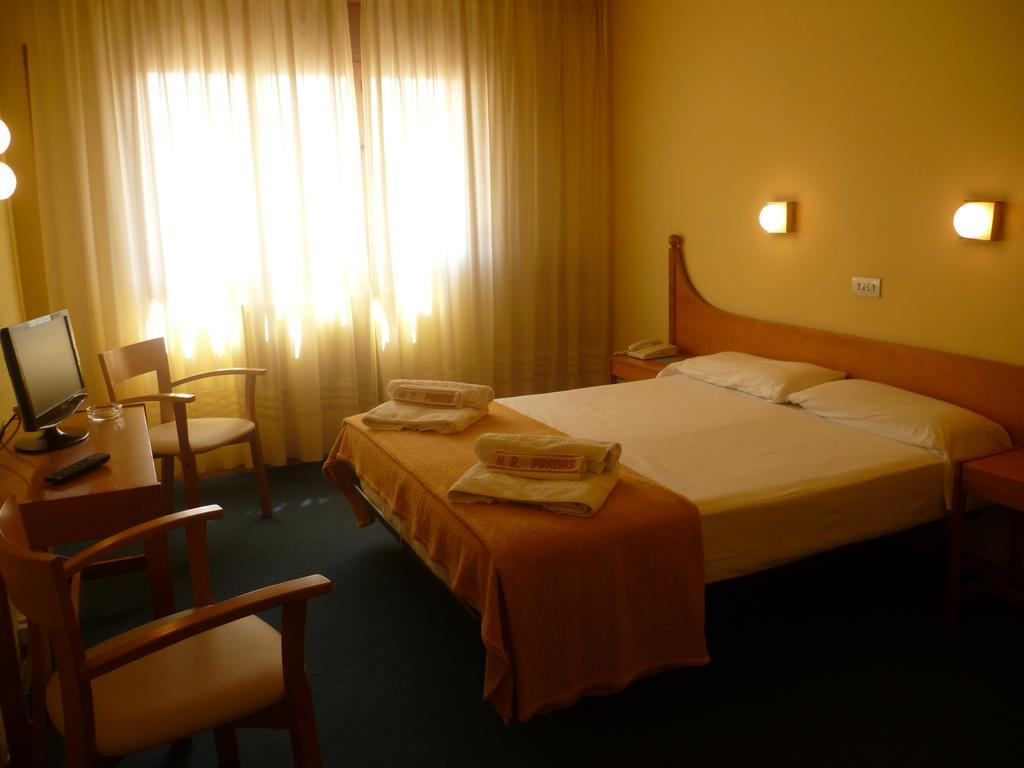 Hotel Pradas Jaca Extérieur photo