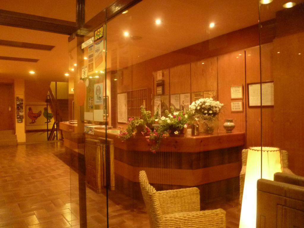 Hotel Pradas Jaca Extérieur photo