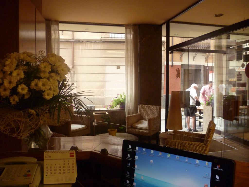 Hotel Pradas Jaca Extérieur photo