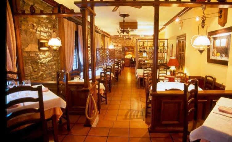 Hotel Pradas Jaca Extérieur photo