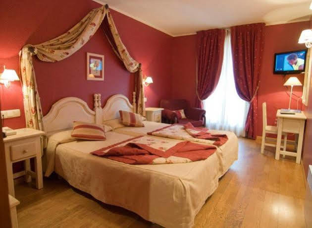 Hotel Pradas Jaca Extérieur photo